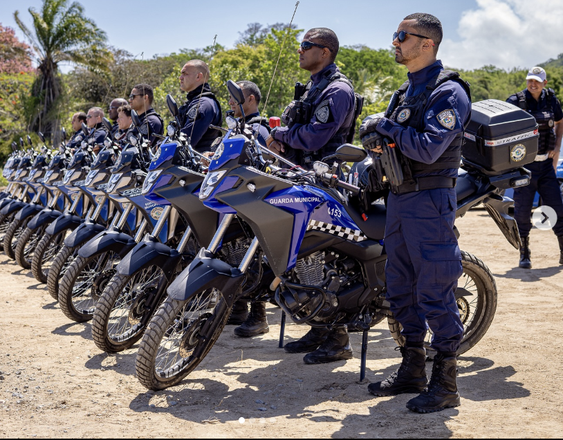 Guarda Civil Municipal de Maricá em formação de motocicletas